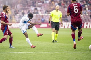 Okou inscrit le 2-2 KEYSTONE/JEAN-CHRISTOPHE BOTT